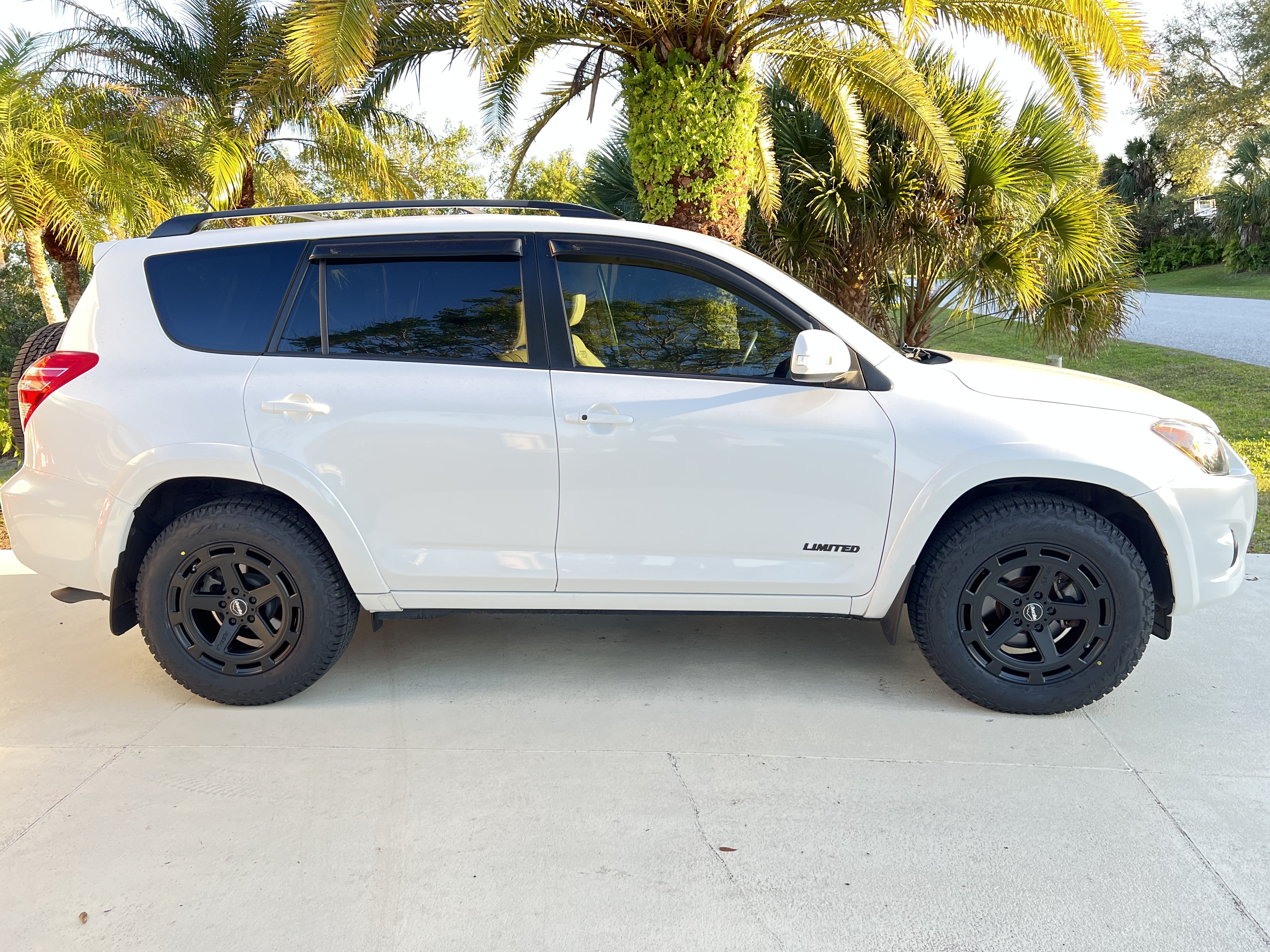 2008 Toyota RAV4 photo