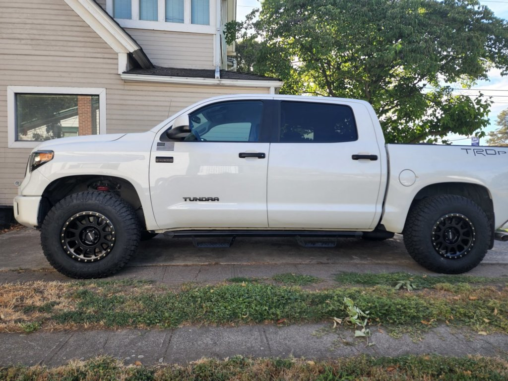 2017 Toyota Tundra photo