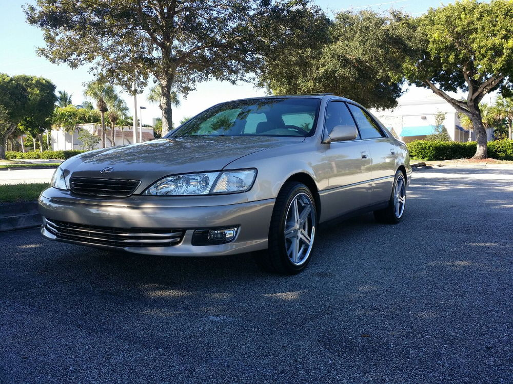 1999 Lexus ES 300 photo