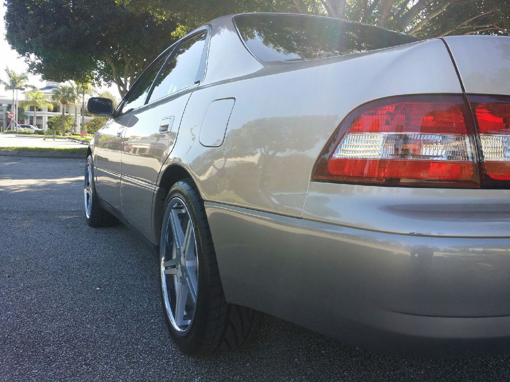 1999 Lexus ES 300 photo