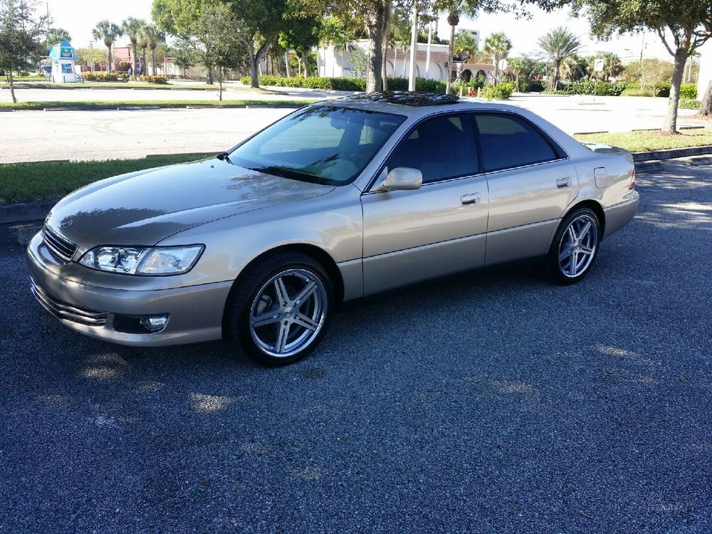 1999 Lexus ES 300 photo