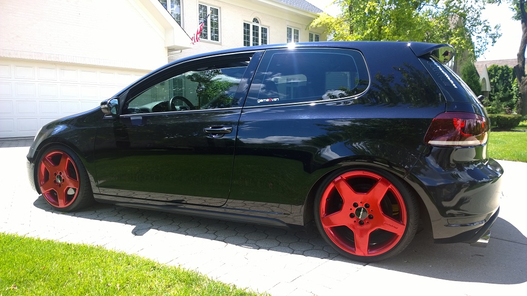 2010 Volkswagen Golf photo
