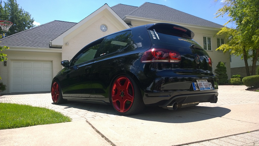 2010 Volkswagen Golf photo
