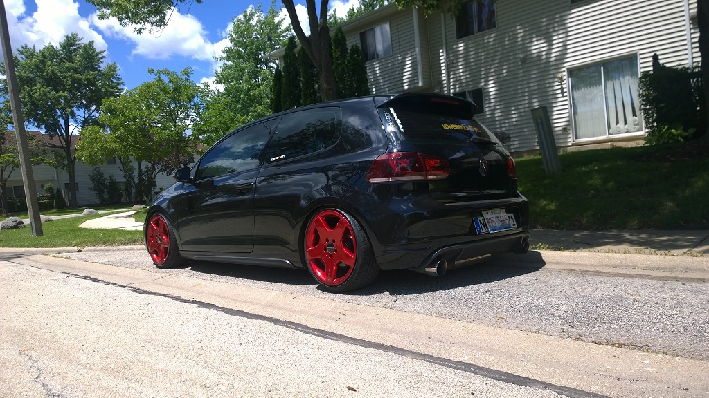 2010 Volkswagen Golf photo