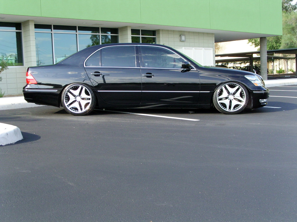 2004 Lexus LS 430 photo