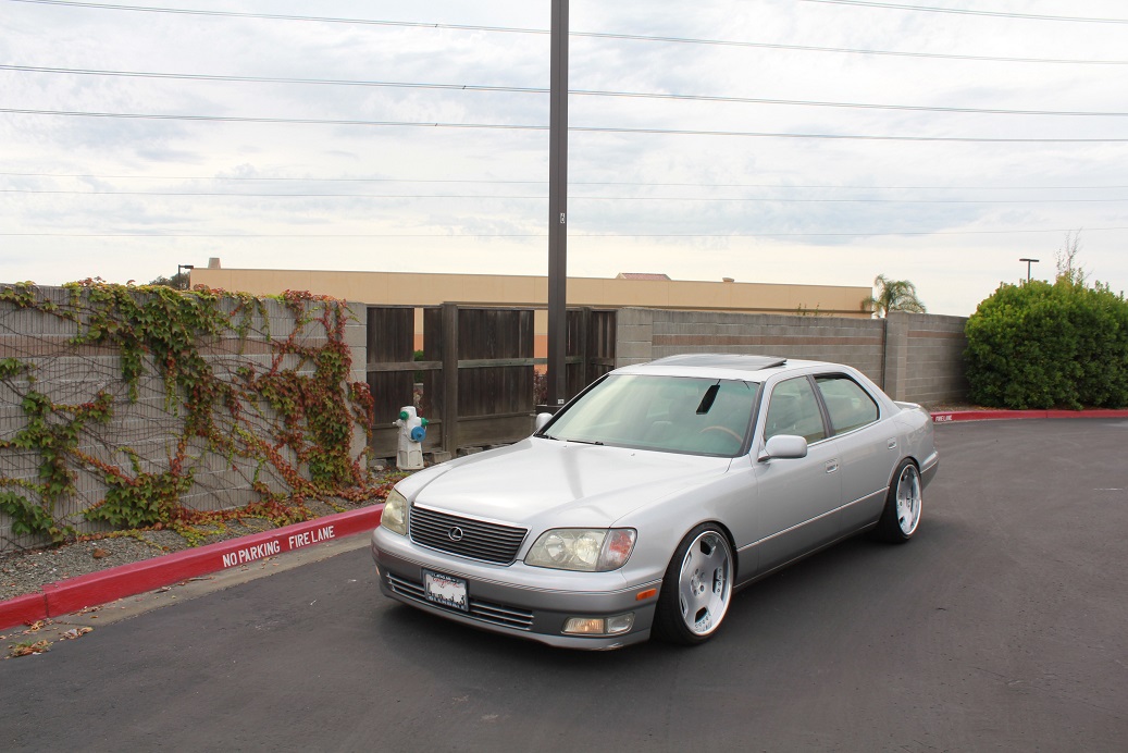 1999 Lexus LS 400 photo