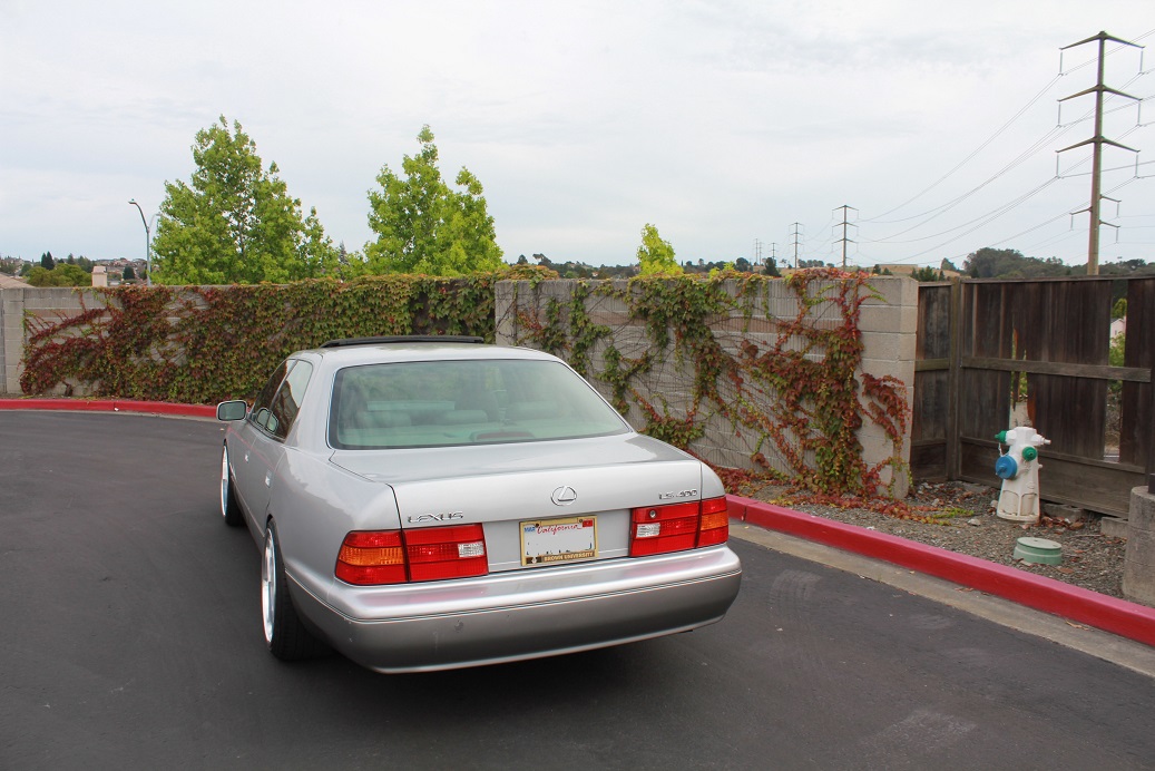 1999 Lexus LS 400 photo