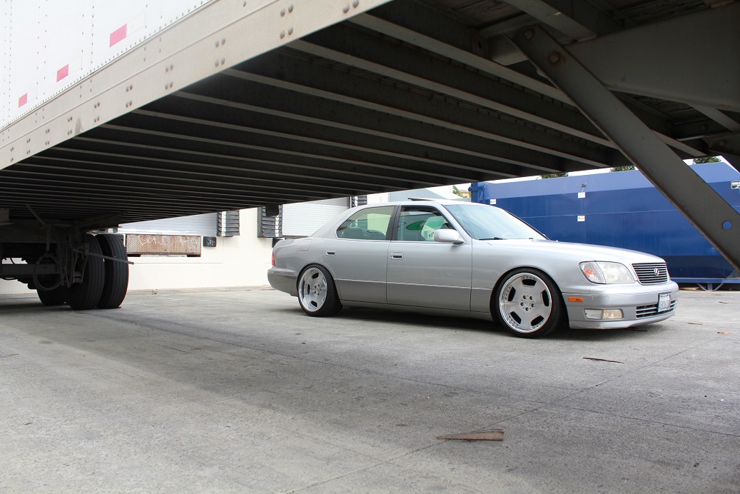 1999 Lexus LS 400 photo