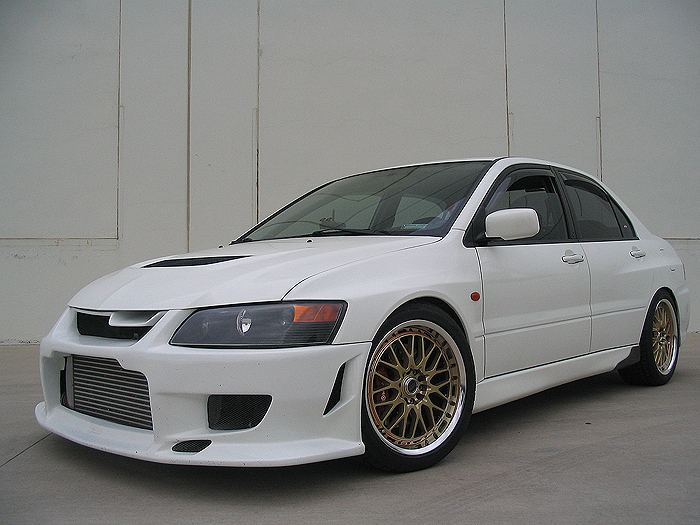 2004 Mitsubishi Lancer Evolution photo