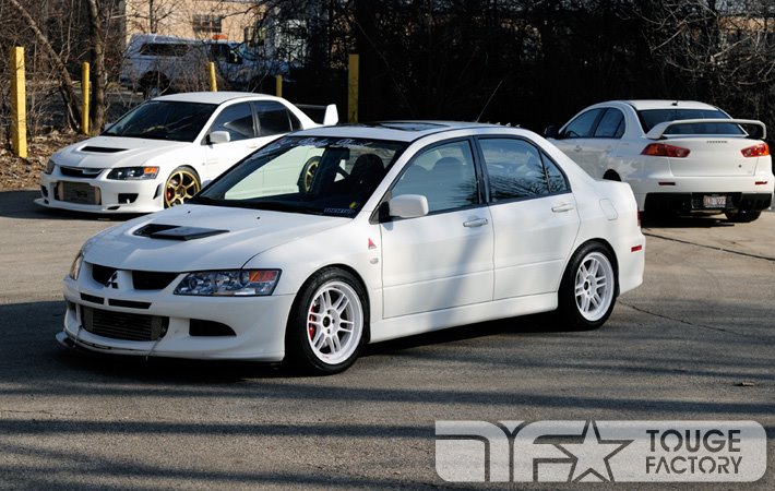 2003 Mitsubishi Lancer Evolution photo
