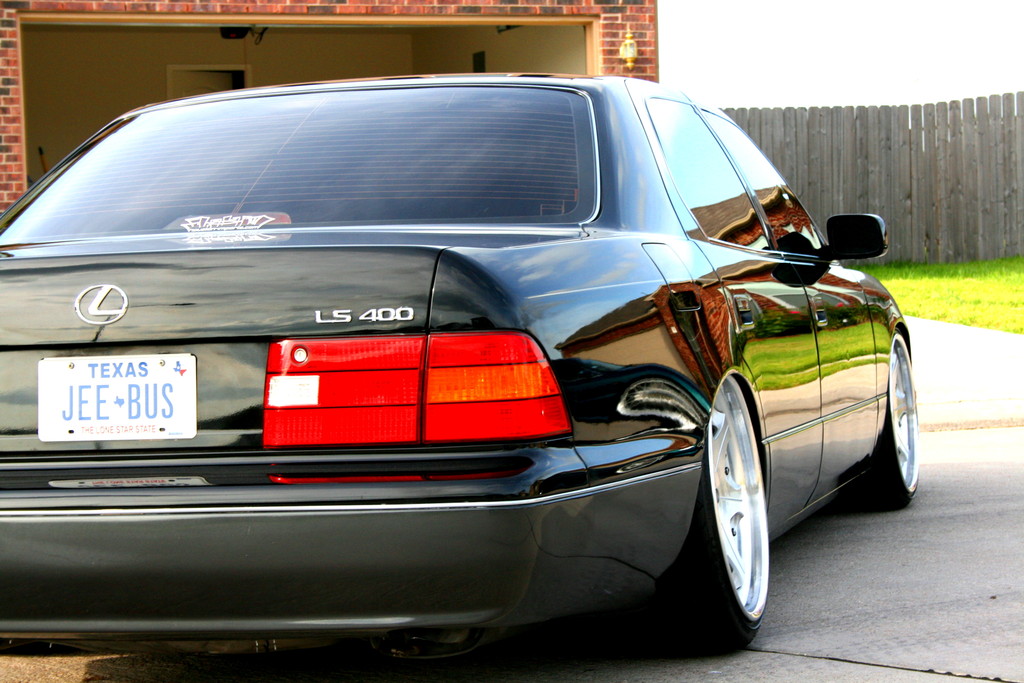 1999 Lexus LS 400 photo