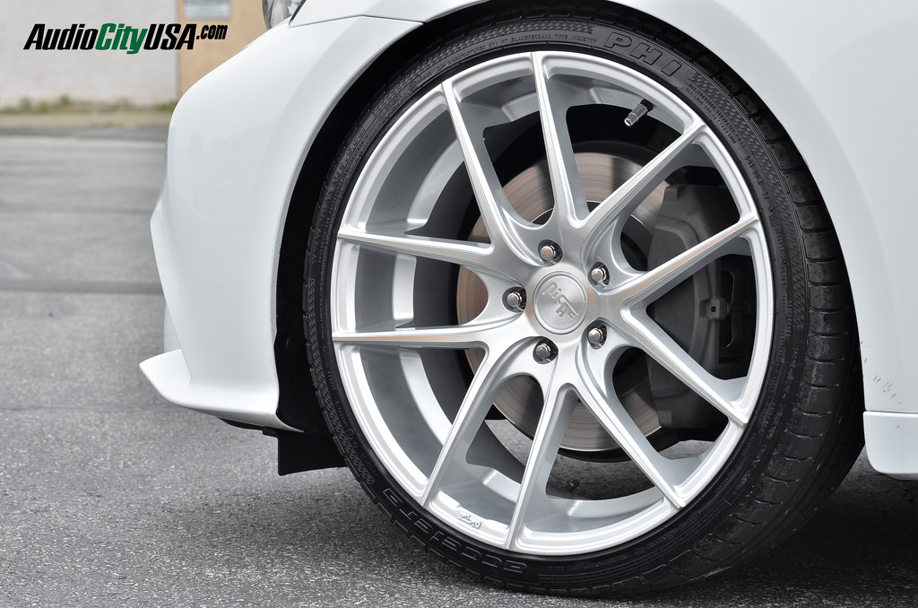 2015 Lexus IS 350 photo