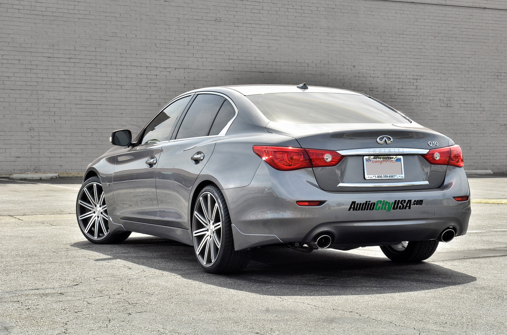 2014 Infiniti Q50 photo