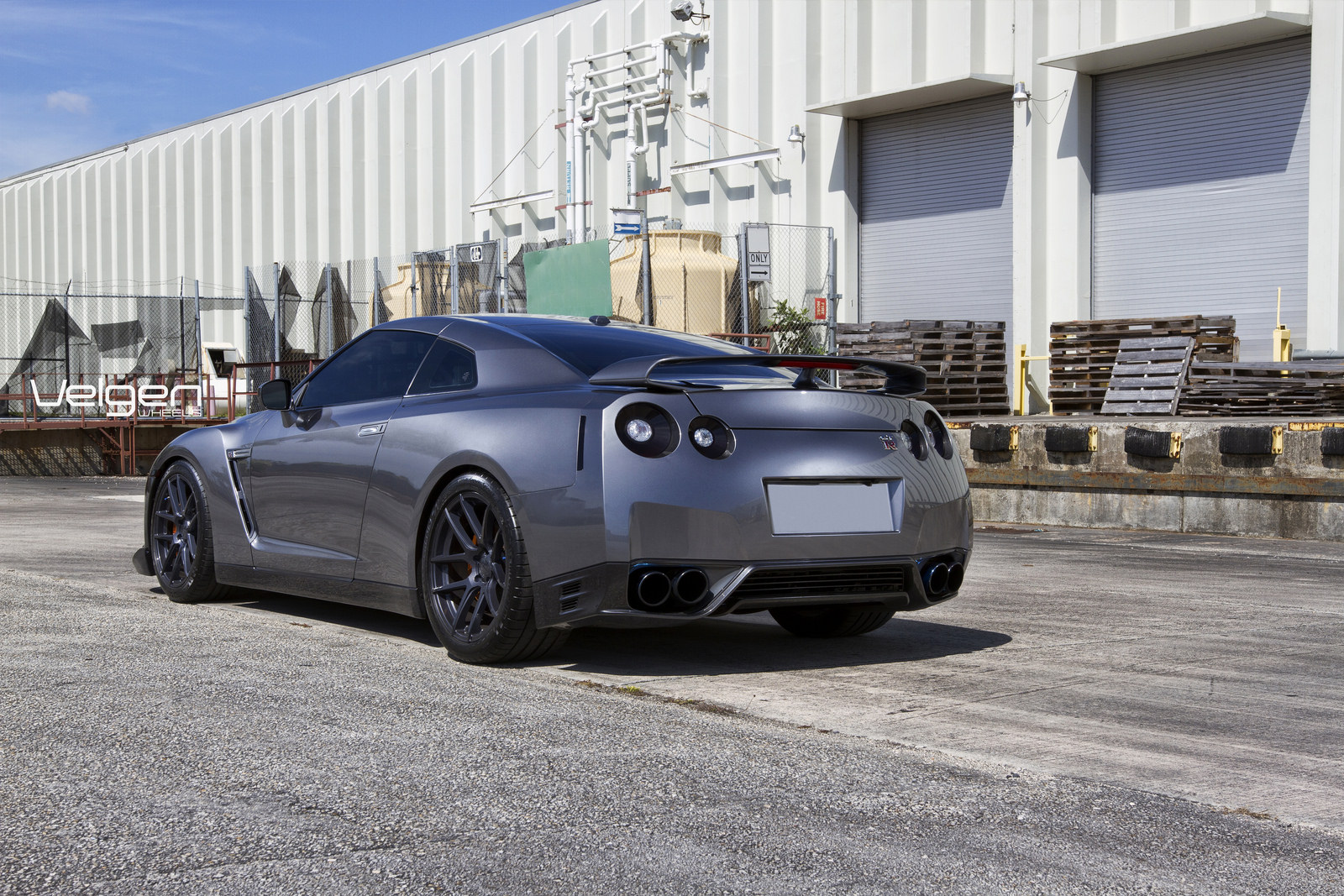 2014 Nissan GT-R photo