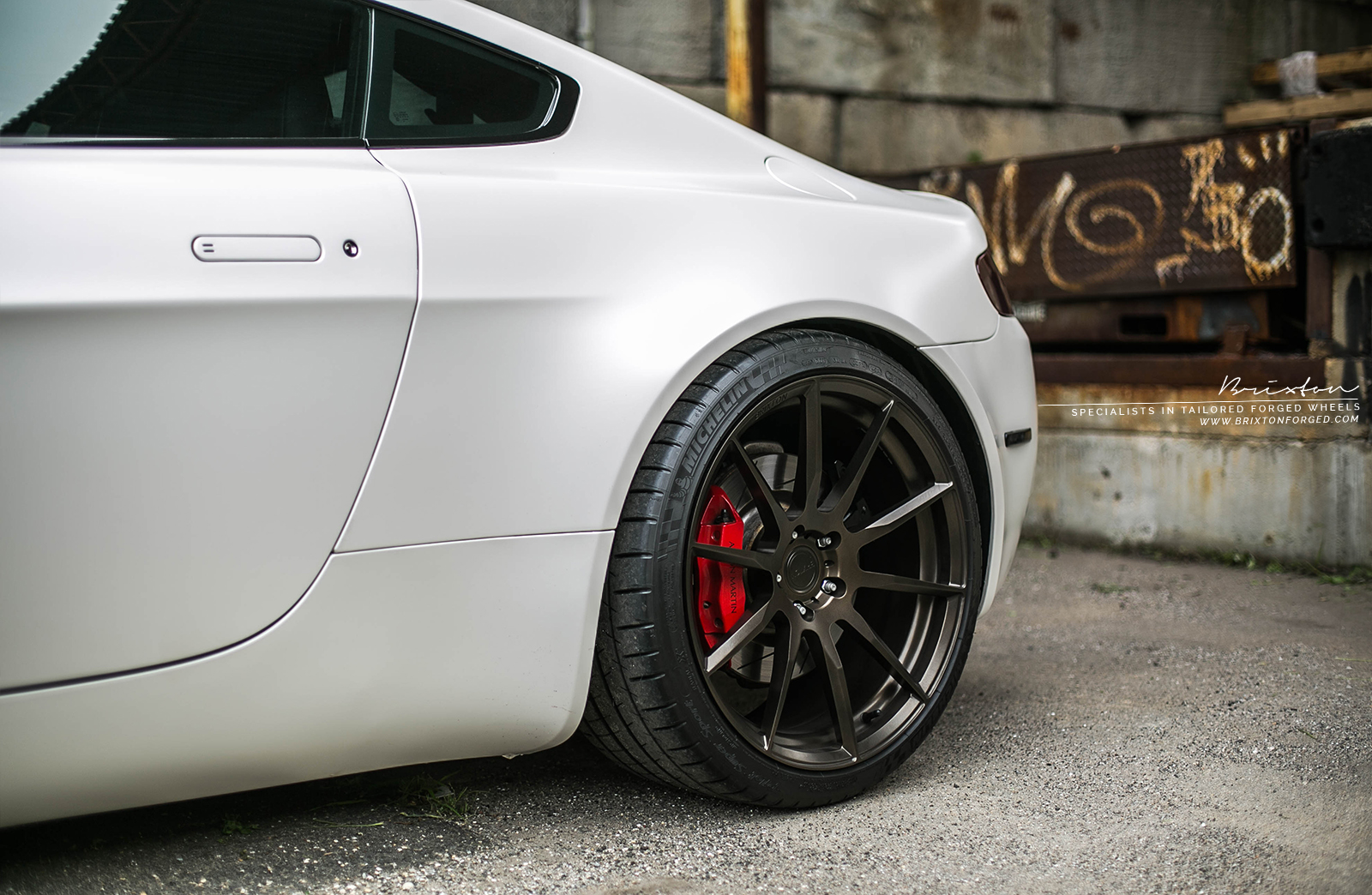 2013 Aston Martin V8 Vantage photo