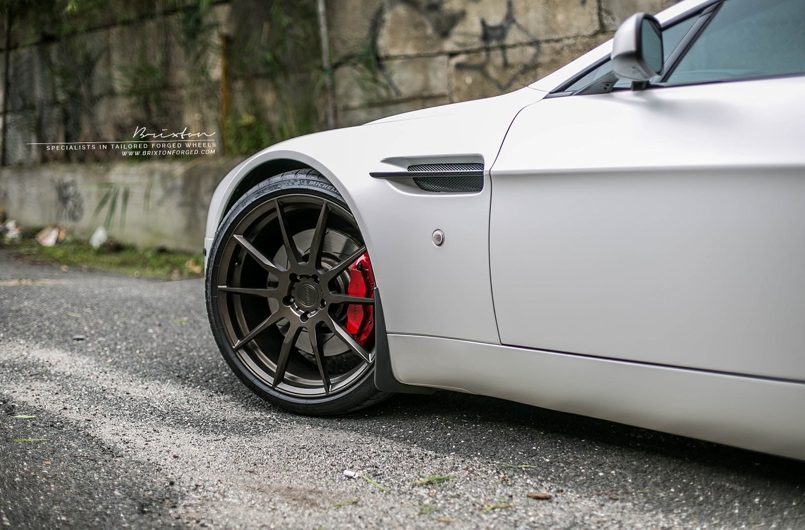 2013 Aston Martin V8 Vantage photo
