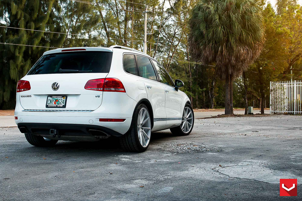 2013 Volkswagen Touareg photo