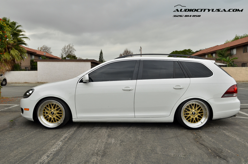 2013 Volkswagen Jetta SportWagen photo