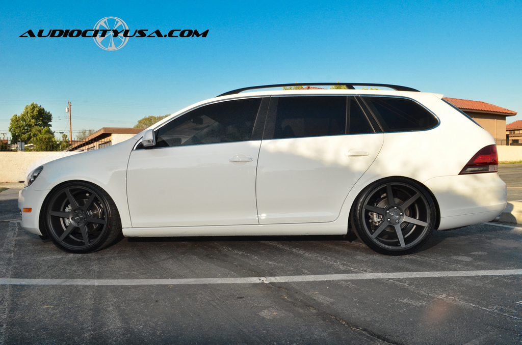 2013 Volkswagen Jetta SportWagen photo