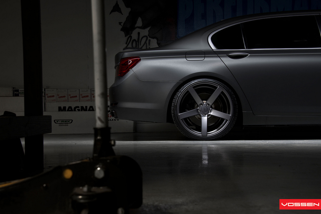 2012 BMW 740 photo