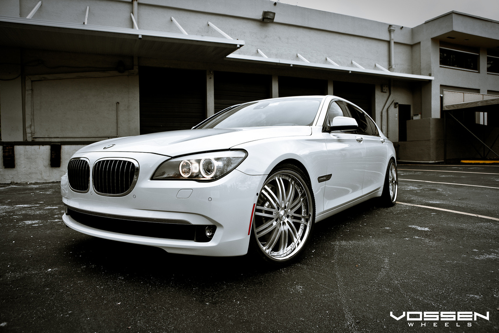 2010 BMW 750 photo