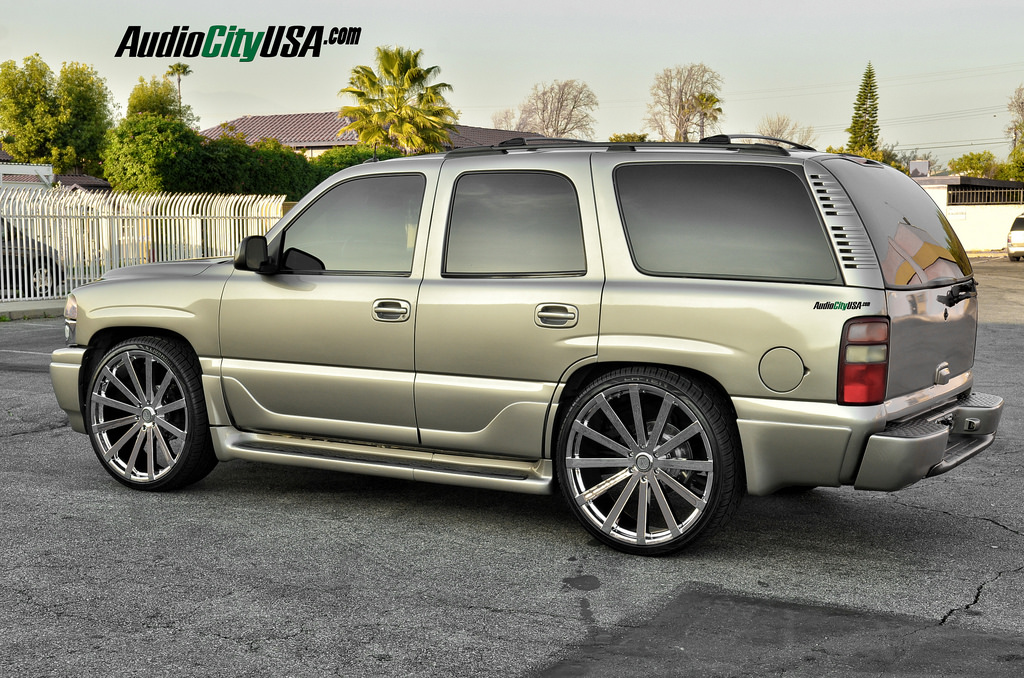 2002 GMC Yukon photo
