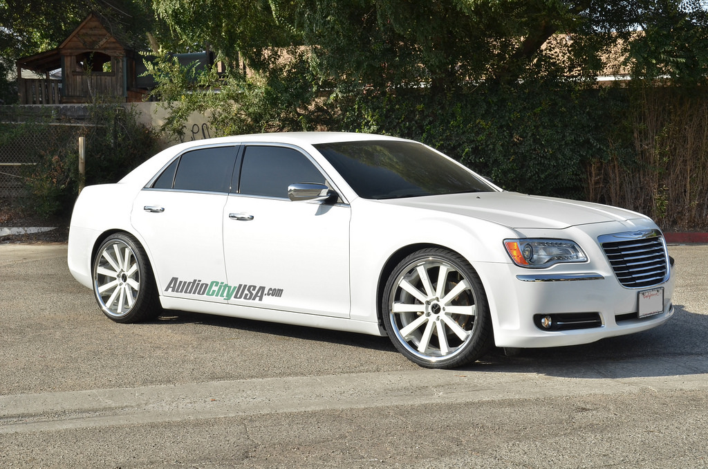 2014 Chrysler 300 photo