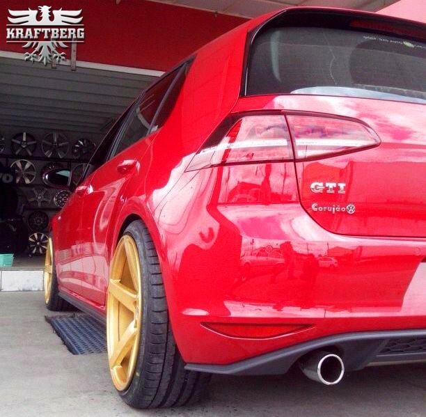 2015 Volkswagen Golf GTI photo