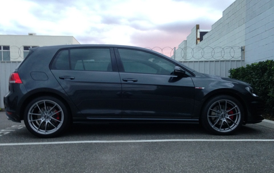 2015 Volkswagen Golf GTI photo