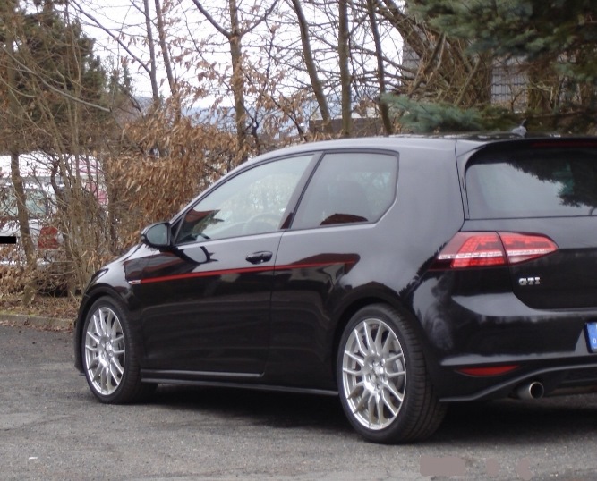 2015 Volkswagen Golf GTI photo