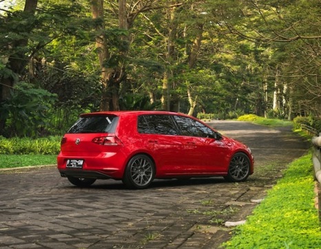 2015 Volkswagen Golf GTI photo