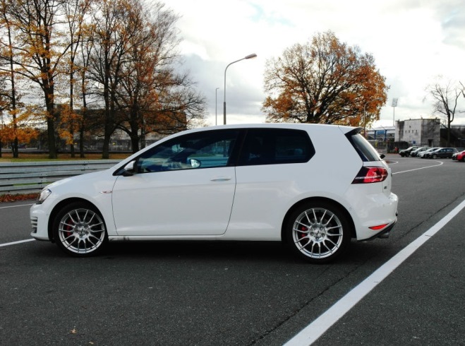 2015 Volkswagen Golf GTI photo