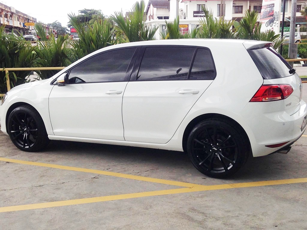 2015 Volkswagen Golf GTI photo