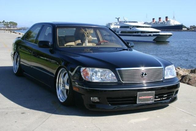 2000 Lexus LS 400 photo