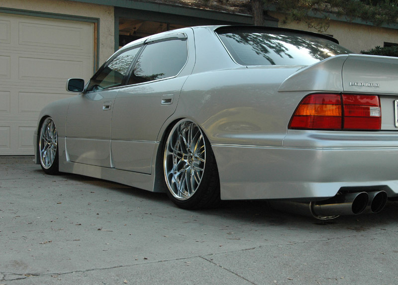 1999 Lexus LS 400 photo