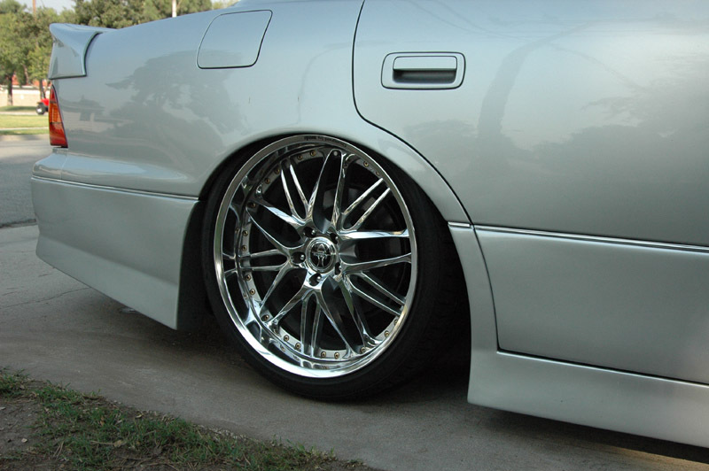 1999 Lexus LS 400 photo