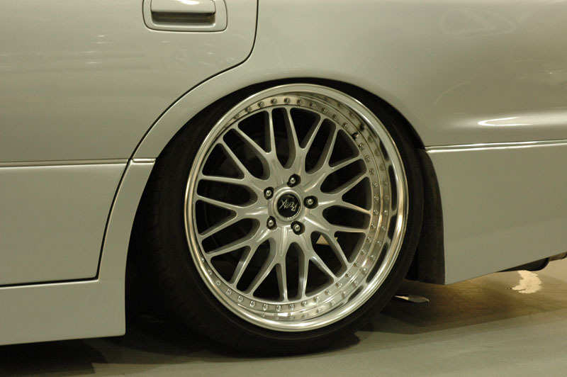 1999 Lexus LS 400 photo