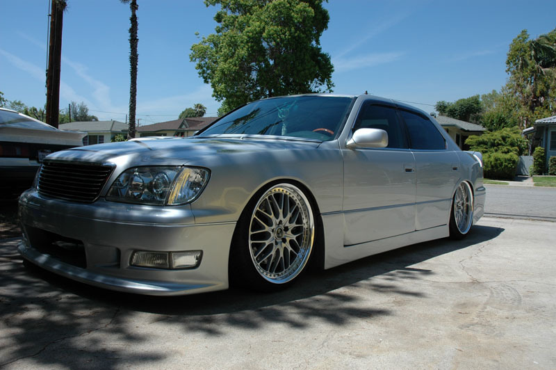 1999 Lexus LS 400 photo