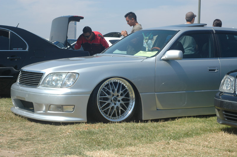 1999 Lexus LS 400 photo