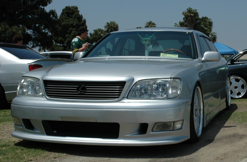 1999 Lexus LS 400 photo