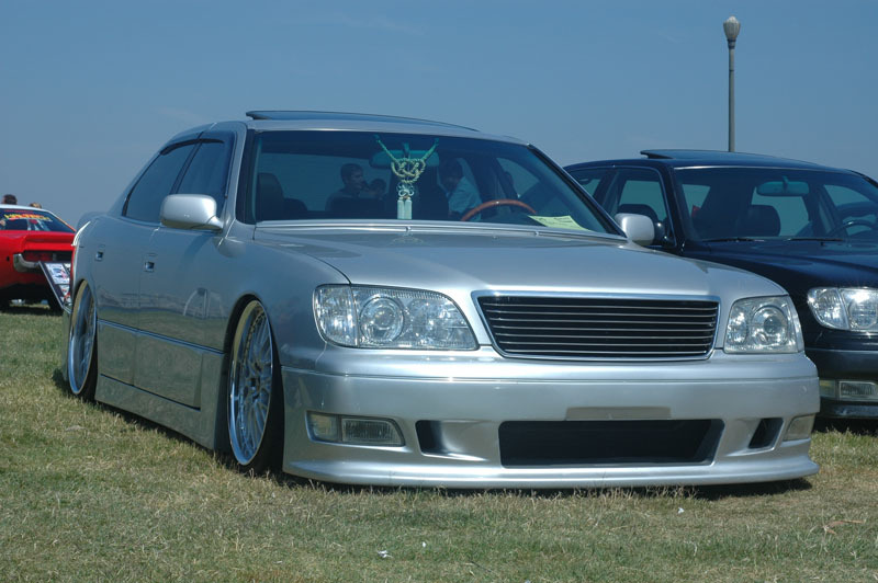 1999 Lexus LS 400 photo