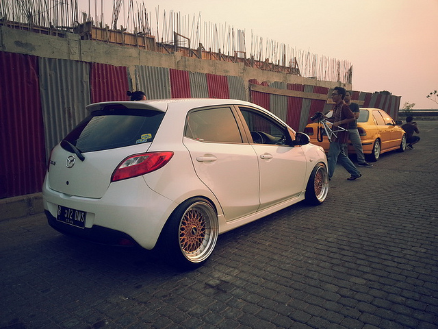2012 Mazda Mazda2 photo