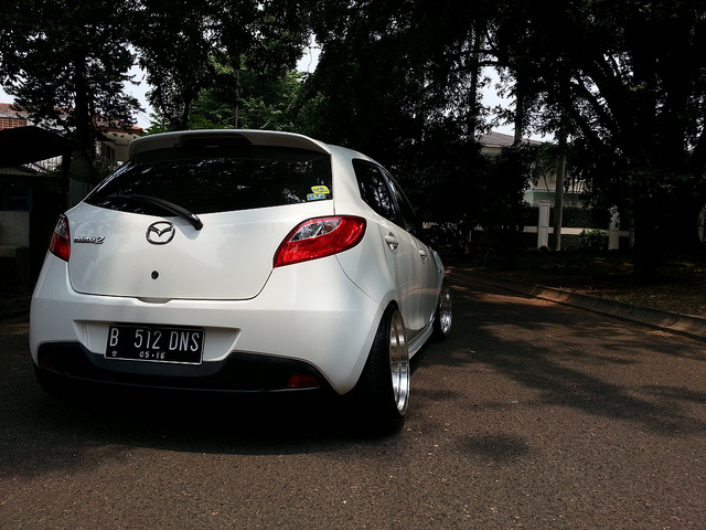 2012 Mazda Mazda2 photo