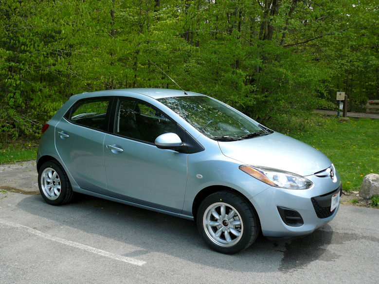 2013 Mazda Mazda2 photo