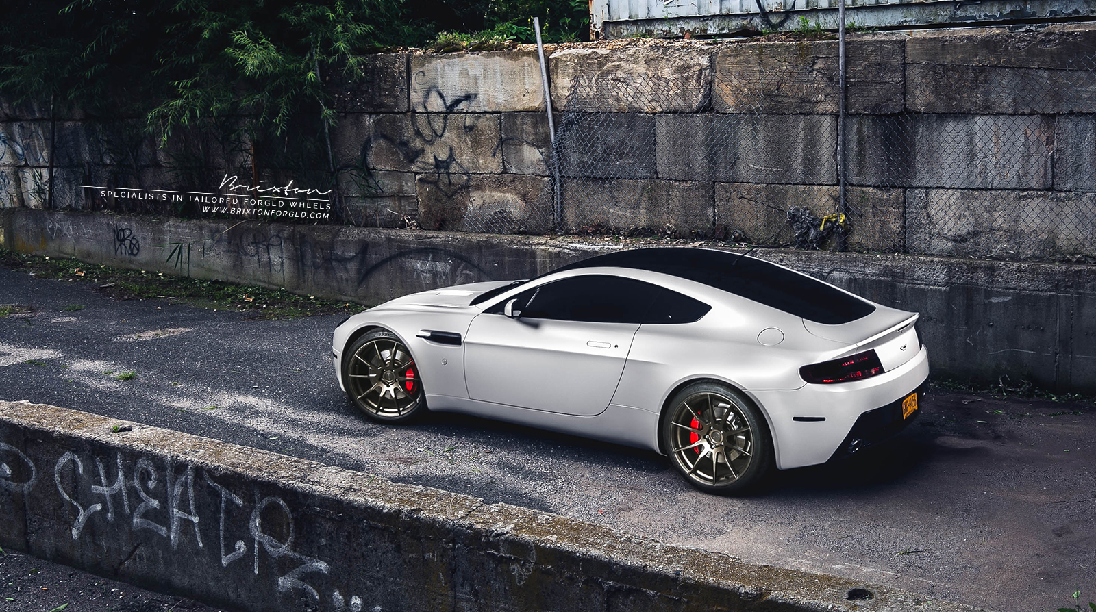 2014 Aston Martin V8 Vantage photo