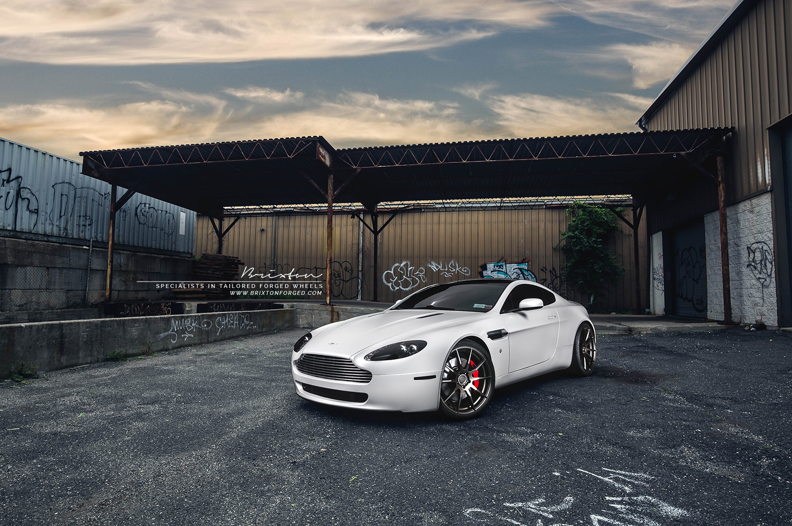 2014 Aston Martin V8 Vantage photo
