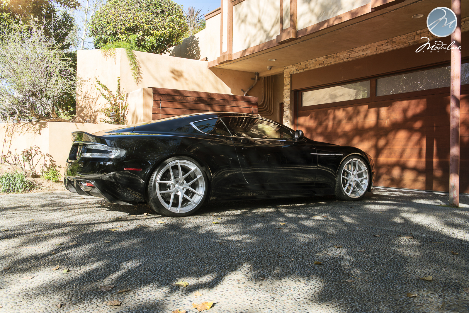 2012 Aston Martin DBS photo