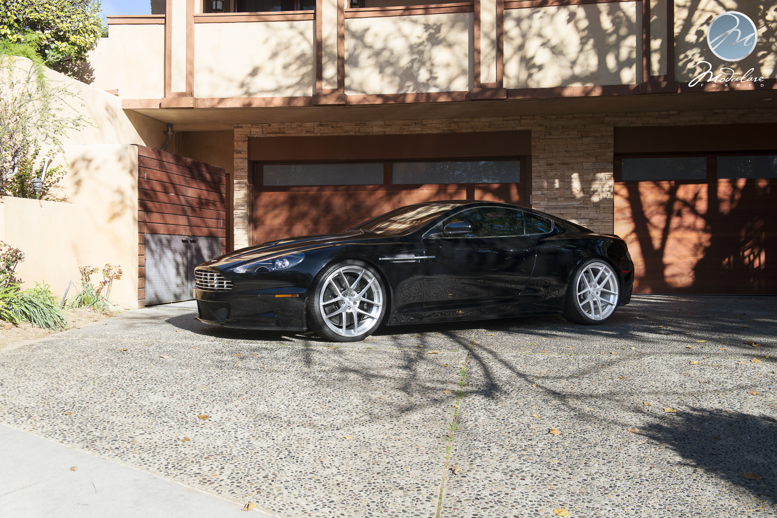 2012 Aston Martin DBS photo