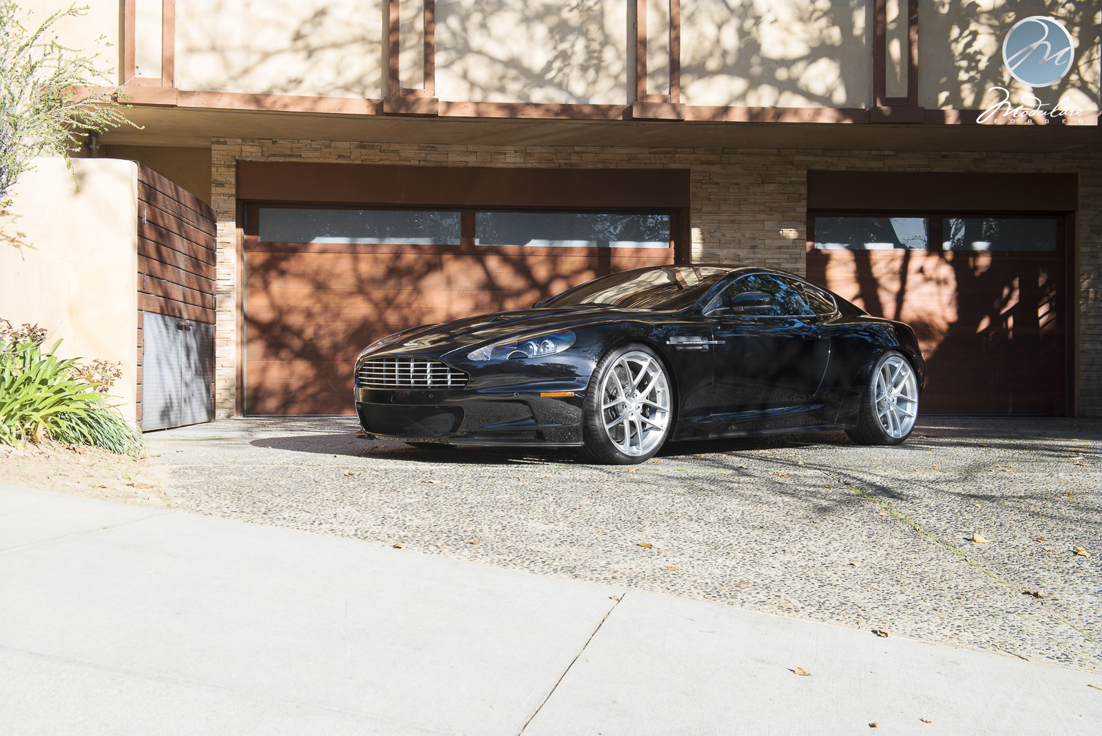 2012 Aston Martin DBS photo