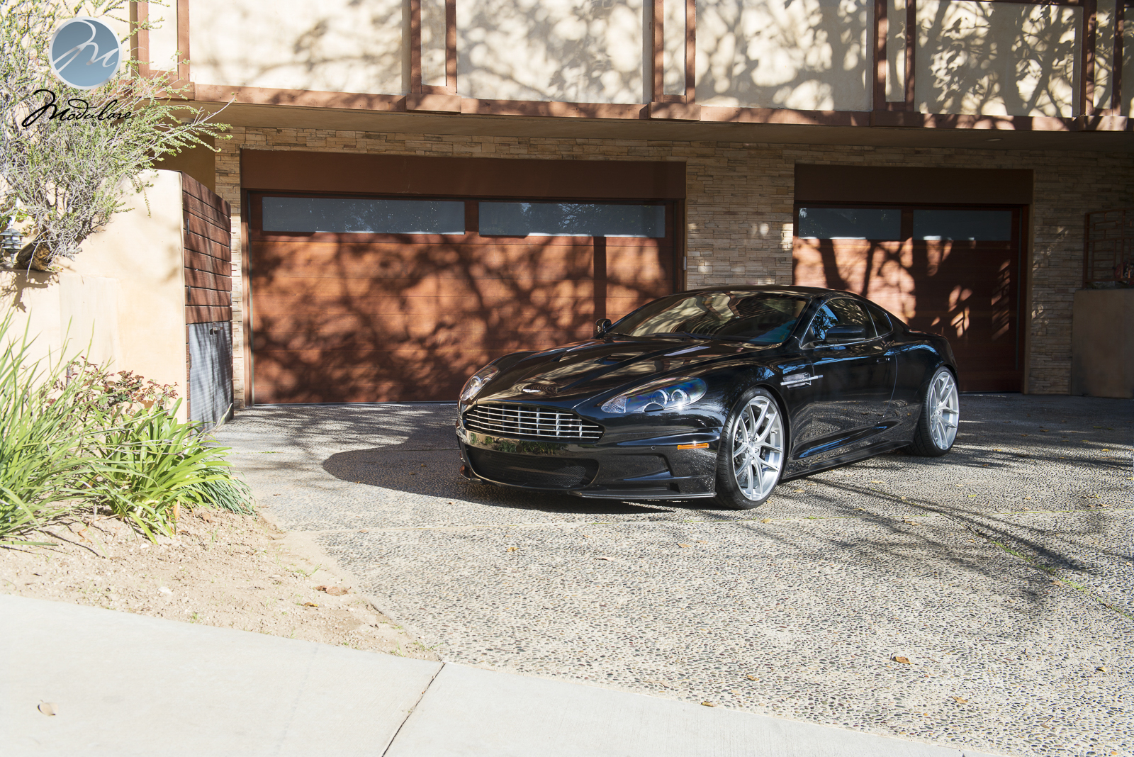 2012 Aston Martin DBS photo